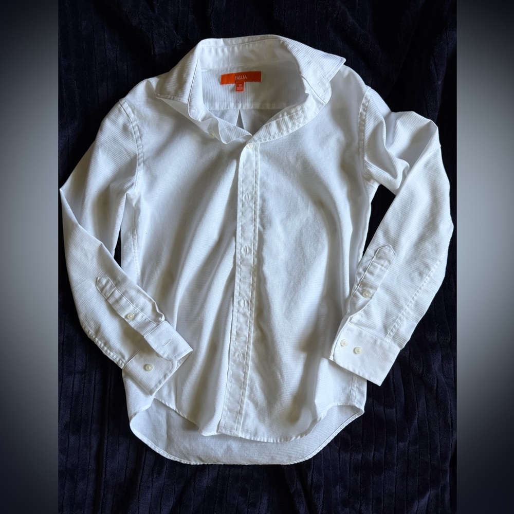 TALLIA White Button-Down Shirt